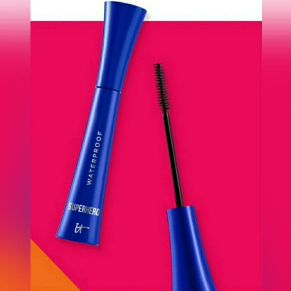 IT COSMETICS SUPERHERO VOLUMIZING WATERPROOF MASCARA. - Picture 1 of 16